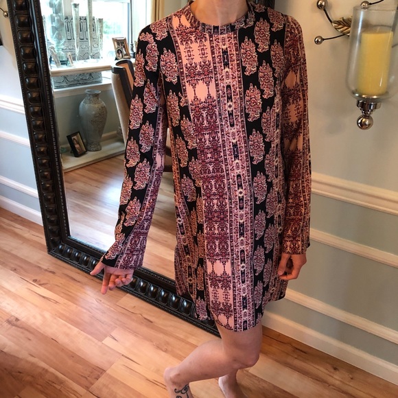 ⬇️price drop ⬇️HP👏🏽⭐️BCBG colorful dress with designs - Picture 3 of 9